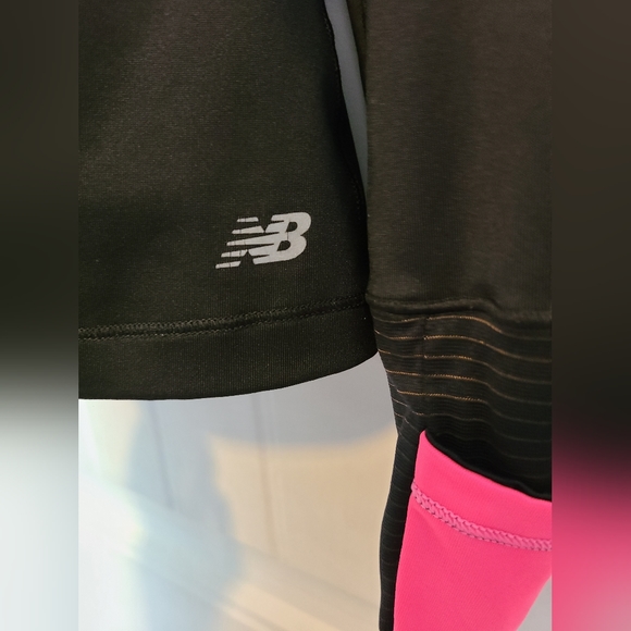 New Balance On the Run Black Pullover - Picture 3 of 8
